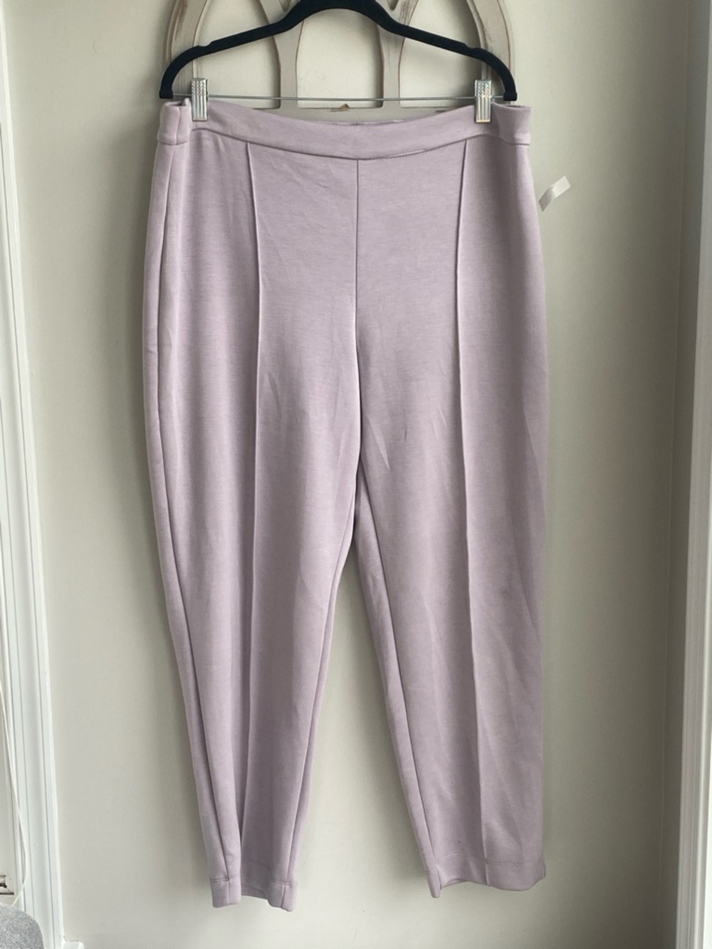 Elie. Tahari Flat Pin tuck Front  Elastic, straight leg cropped Scuba pants  XL